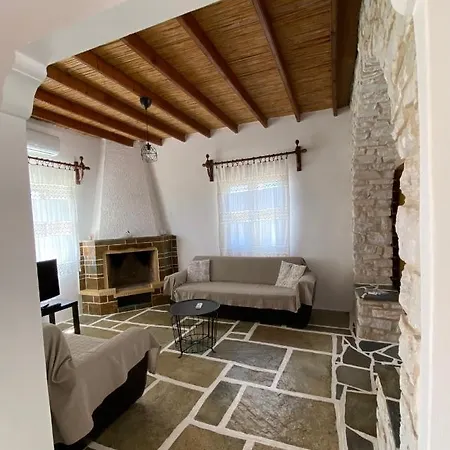 - Traditional House Ferienhaus *